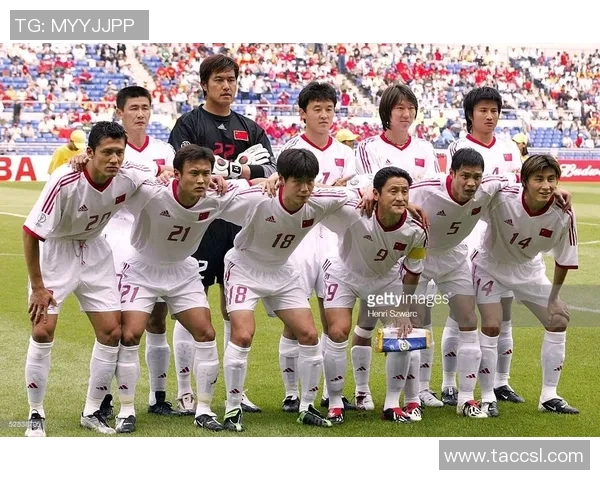 足球巨星歪头自拍引发热议展现球场外不一样的青春风采 足球巨星歪头自拍引发热议展现球场外不一样的青春风采